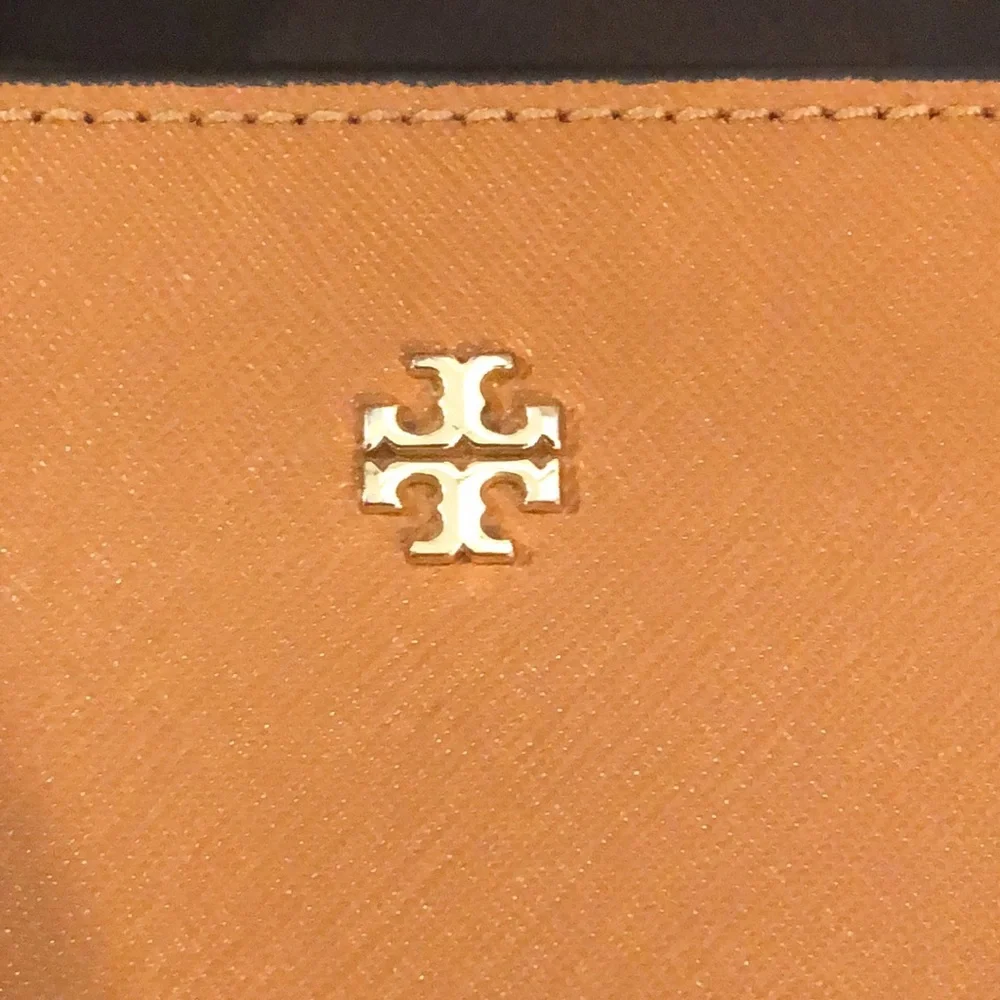 TORY BURCH Saffiano Leather Shoulder Bag Brown Leather Tote Bag Medallion Lining - Picture 17 of 17
